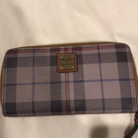 Dooney & Bourke Handbags - ✨HP✨NWOT dooney and bourke plaid wallet zip around